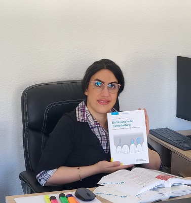 Baraheh Barahimi lernt für die Approbation